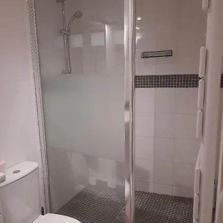 Appartamento Escale Voltaire T2 Au Calme, Cv, Wifi *